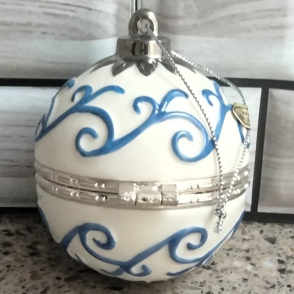 Porcelain Painted Jewelry / Trinket / Keepsake Box Ornament - Picture 2 of 6